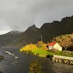 Moskenes I Lofoten, Autentisk Hus Midt I Fiskevaeret A בית נופש *