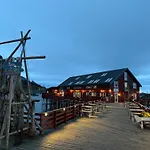 Moskenes I Lofoten, Autentisk Hus Midt I Fiskevaeret A Casa de Férias *
