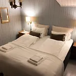 Moskenes I Lofoten, Autentisk Hus Midt I Fiskevaeret A