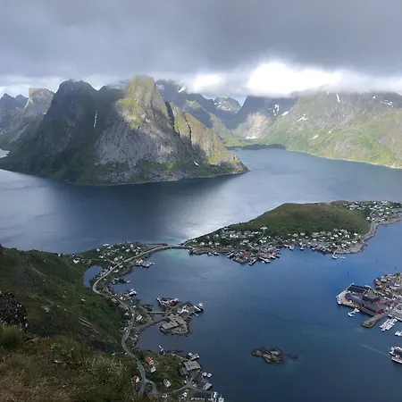 Moskenes I Lofoten, Autentisk Hus Midt I Fiskevaeret A * Sørvågen