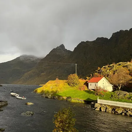 Moskenes I Lofoten, Autentisk Hus Midt I Fiskevaeret A Casa de Férias *