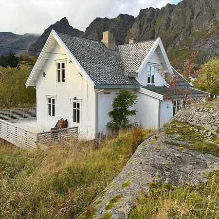 Moskenes I Lofoten, Autentisk Hus Midt I Fiskevaeret A Sorvagen