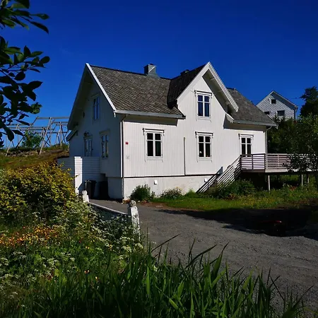 Moskenes I Lofoten, Autentisk Hus Midt I Fiskevaeret A Holiday home Sorvagen