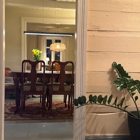 Moskenes I Lofoten, Autentisk Hus Midt I Fiskevaeret A בית נופש