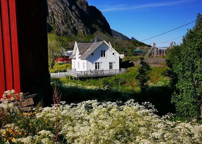 Moskenes I Lofoten, Autentisk Hus Midt I Fiskevaeret A Sørvågen